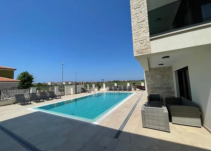 Vila Softic Amra